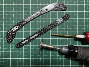 カーボンプレートの穴あけ加工