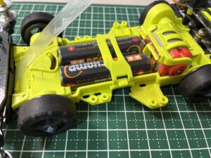 蛍光グリーンイエローのVZシャーシ