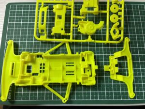 これまでは無かった蛍光カラーシャーシマシンが作成可能