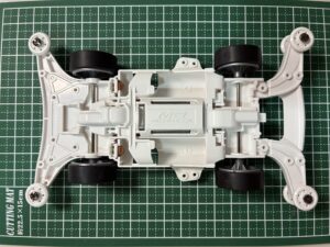 待望のホワイトのMEシャーシ