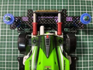 リヤは13mmローラーに合わせて引っかかり防止も