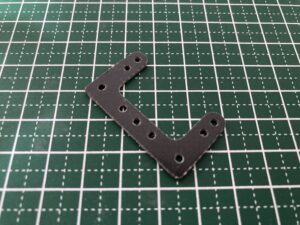 シャーシ取り付け用ステーの加工