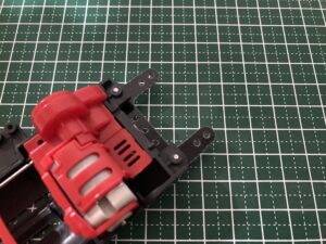 シャーシにステーを取り付け