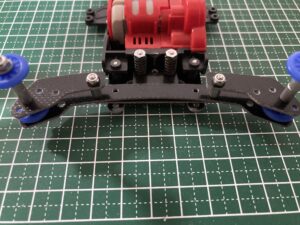 2軸のATバンパー部分を取り付け