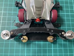 フルカウル用FRPでローラー位置を下げる