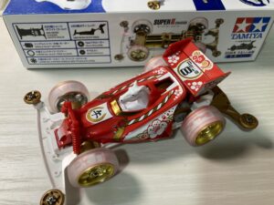 干支ミニ四駆らしい紅白と金