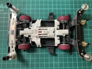 シャーシの加工は禁止