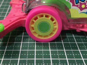 ローズピンクのハード小径ローハイトタイヤ