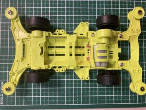 蛍光グリーンイエローのVZシャーシ