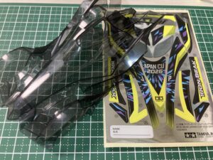 半透明スモークのボディ