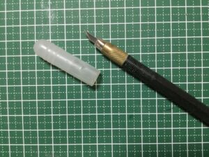 表面のバリ取りや加工にはデザインナイフ
