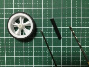 貫通に必要なのは1.8mmのドリルだけ