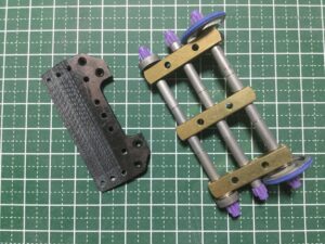 動画を参考に作った治具で、ブレーキプレートを再加工