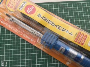 はんだ付けのための道具も必要