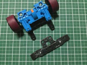 1，FRPプレートを使って、バンパーの土台を作成