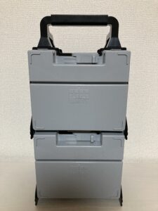 ポータブルピットの中を最低限の荷物に